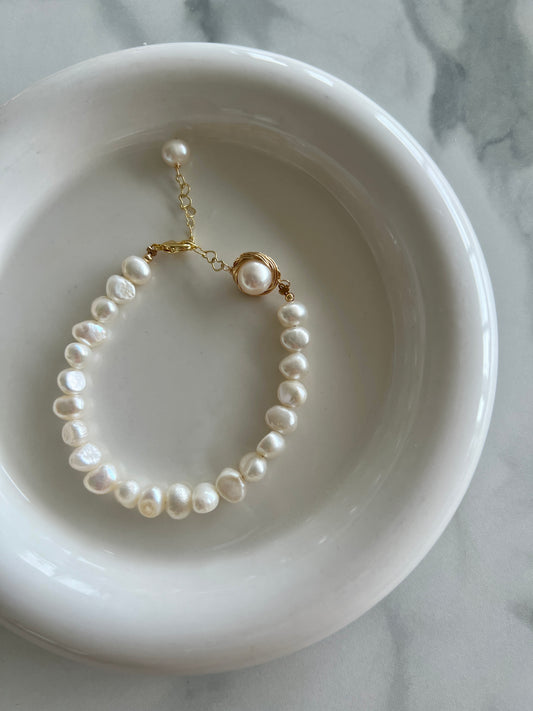 Ameno Freshwater Pearl Bracelet