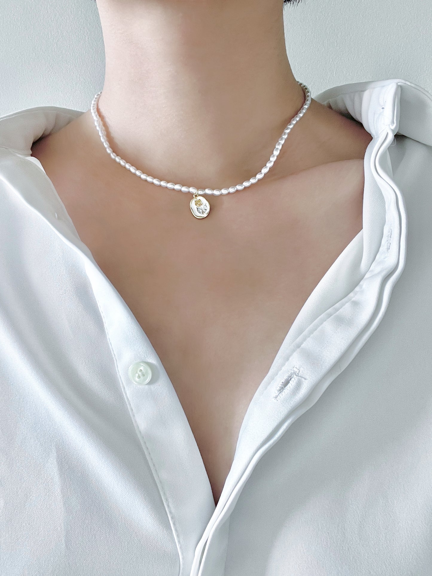 Rose Pendant Pearl Necklace