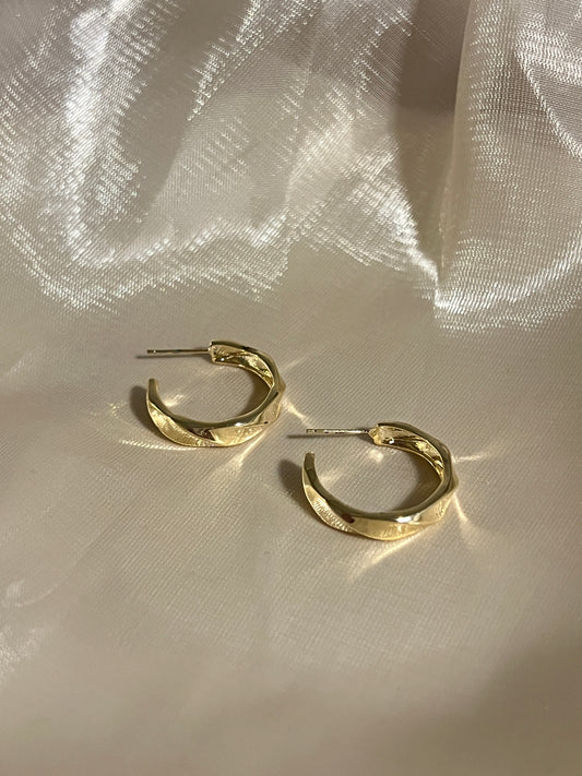 Twisted Simple Gold Hoop Earrings