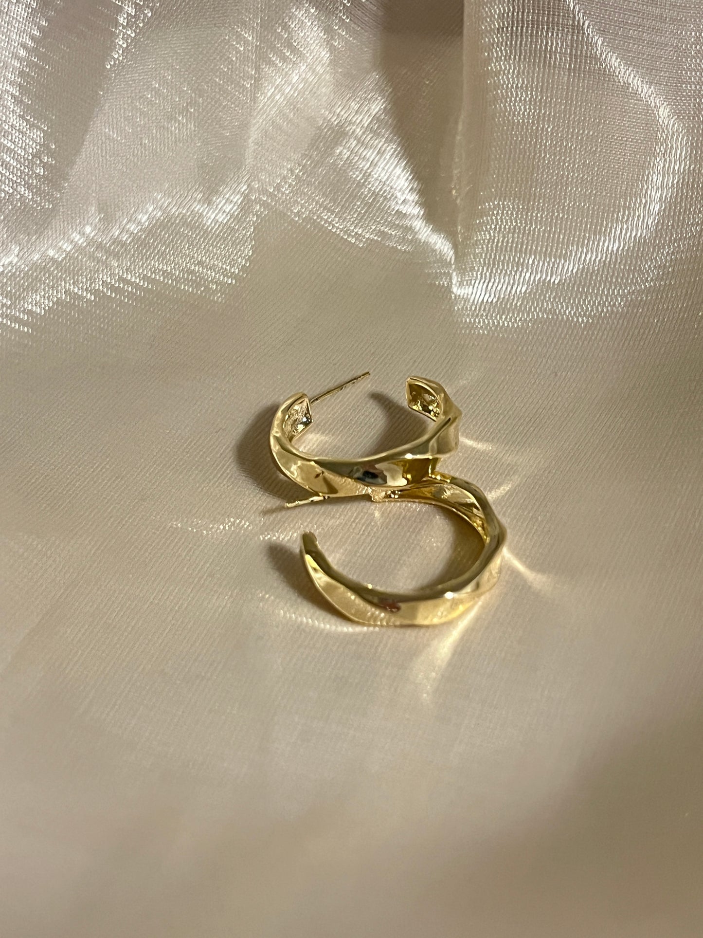 Twisted Simple Gold Hoop Earrings