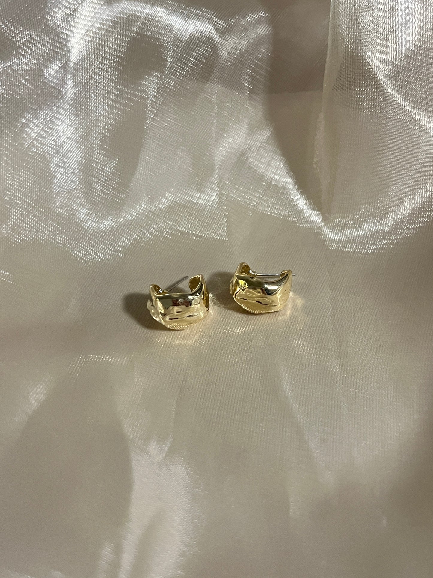 Chic Tiny Gold Hoops