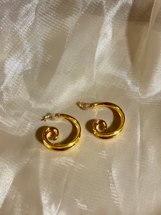 Curled 18K Gold Earrings