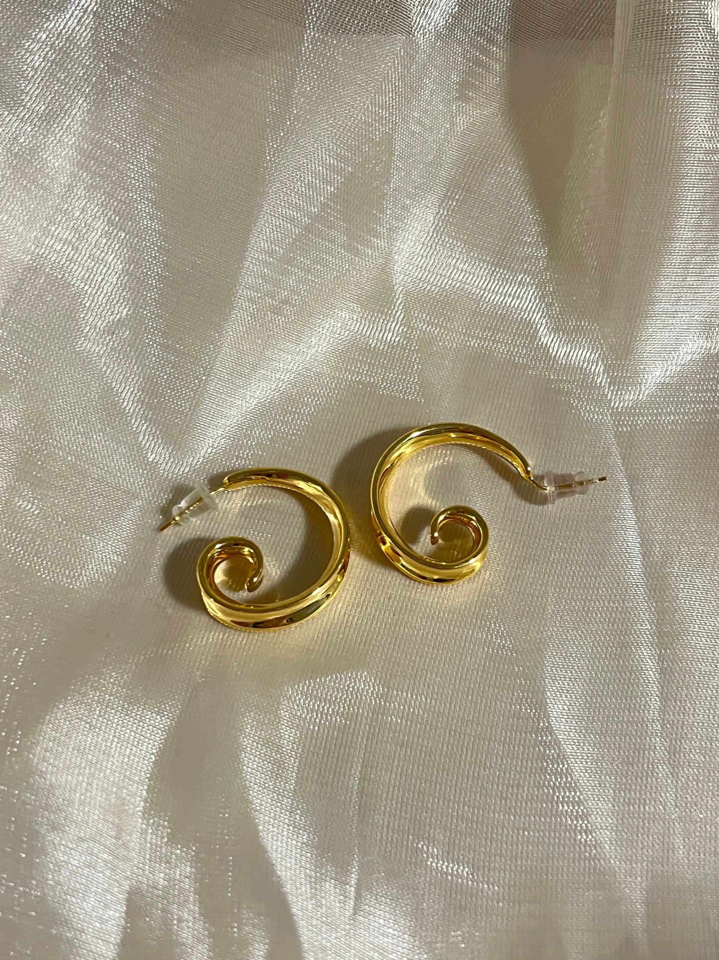 Curled 18K Gold Earrings