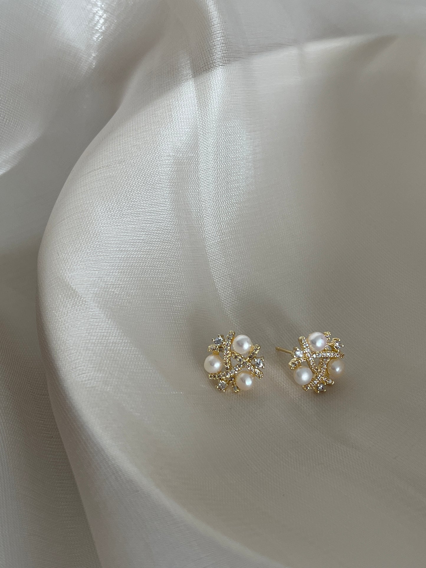 Dainty pearl earrings