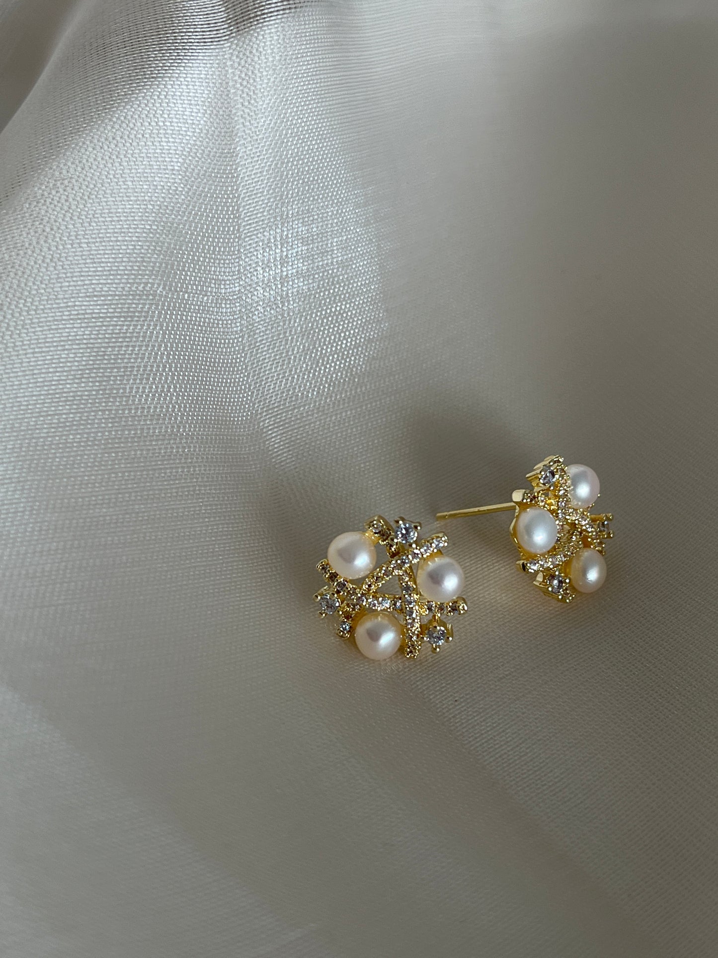 Dainty pearl earrings