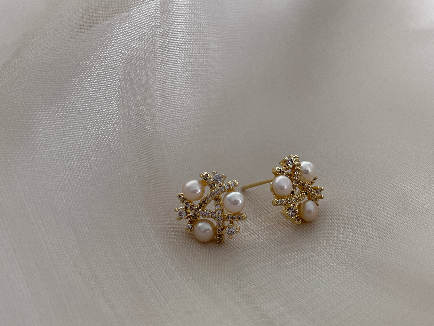 Dainty pearl earrings