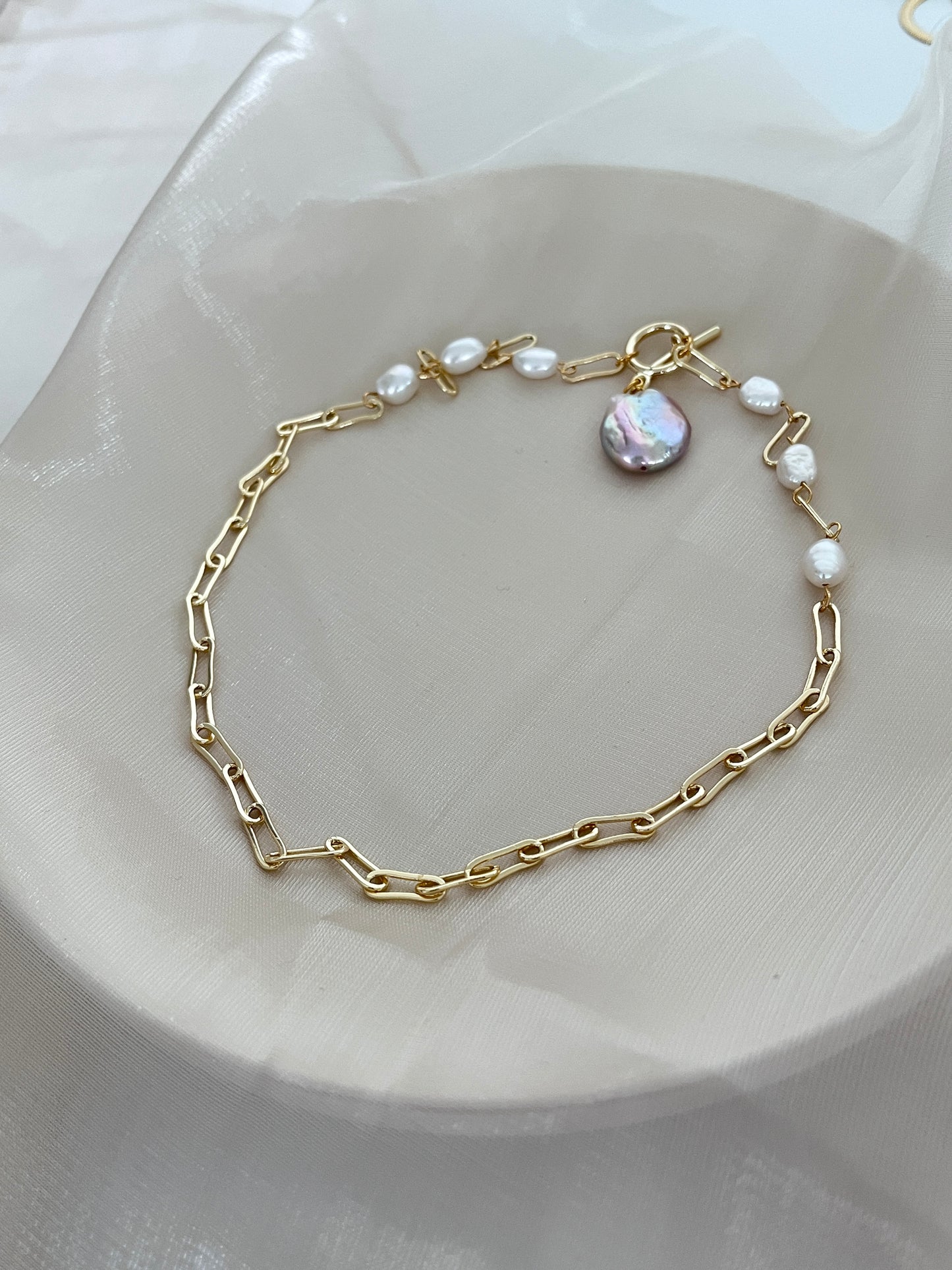 Gold chain baroque pearl necklace