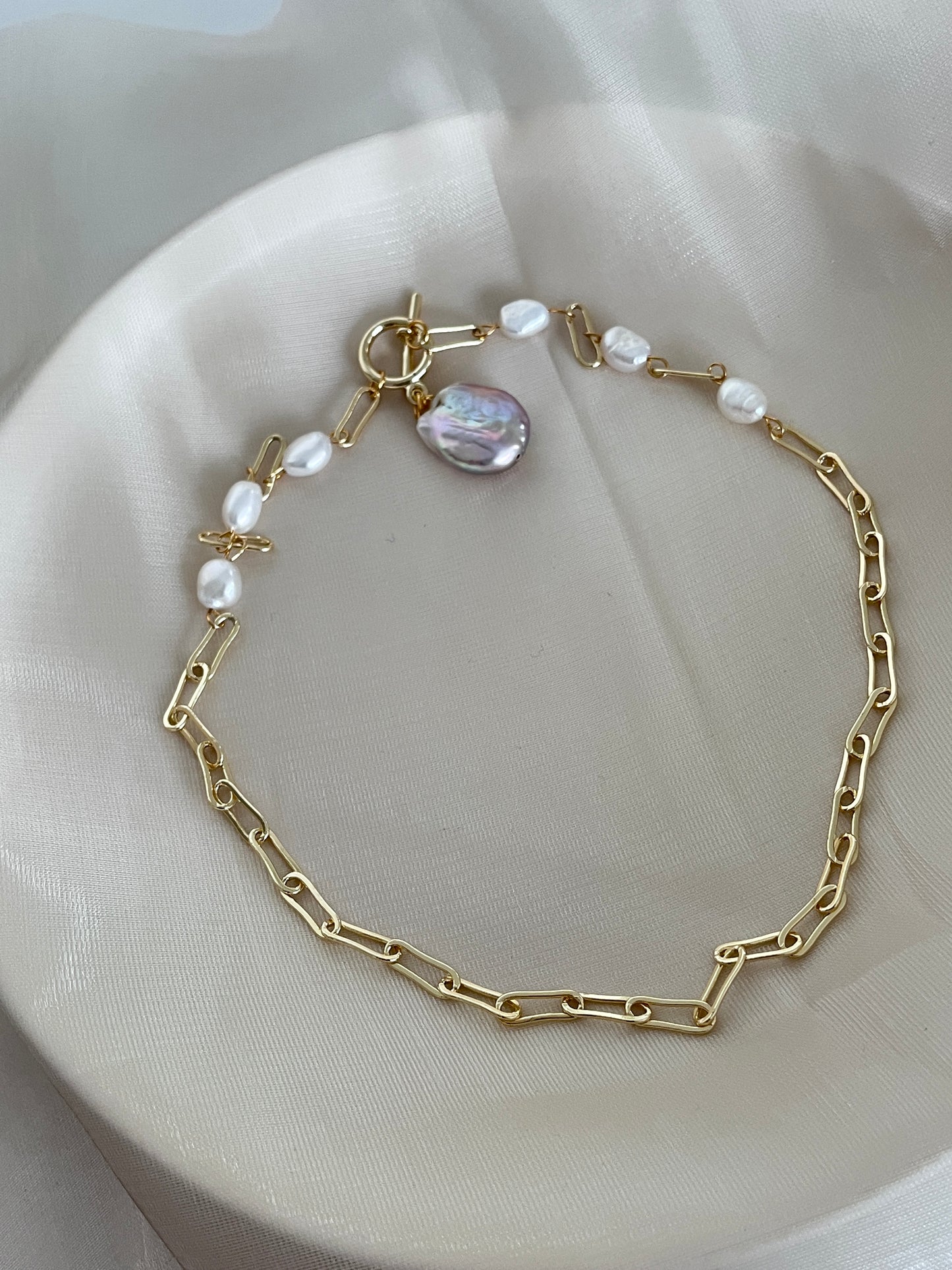 Gold chain baroque pearl necklace