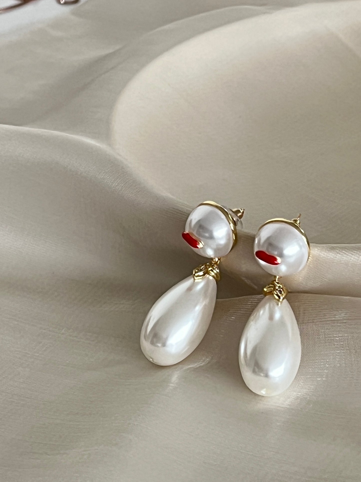 Lip Pearl Earrings