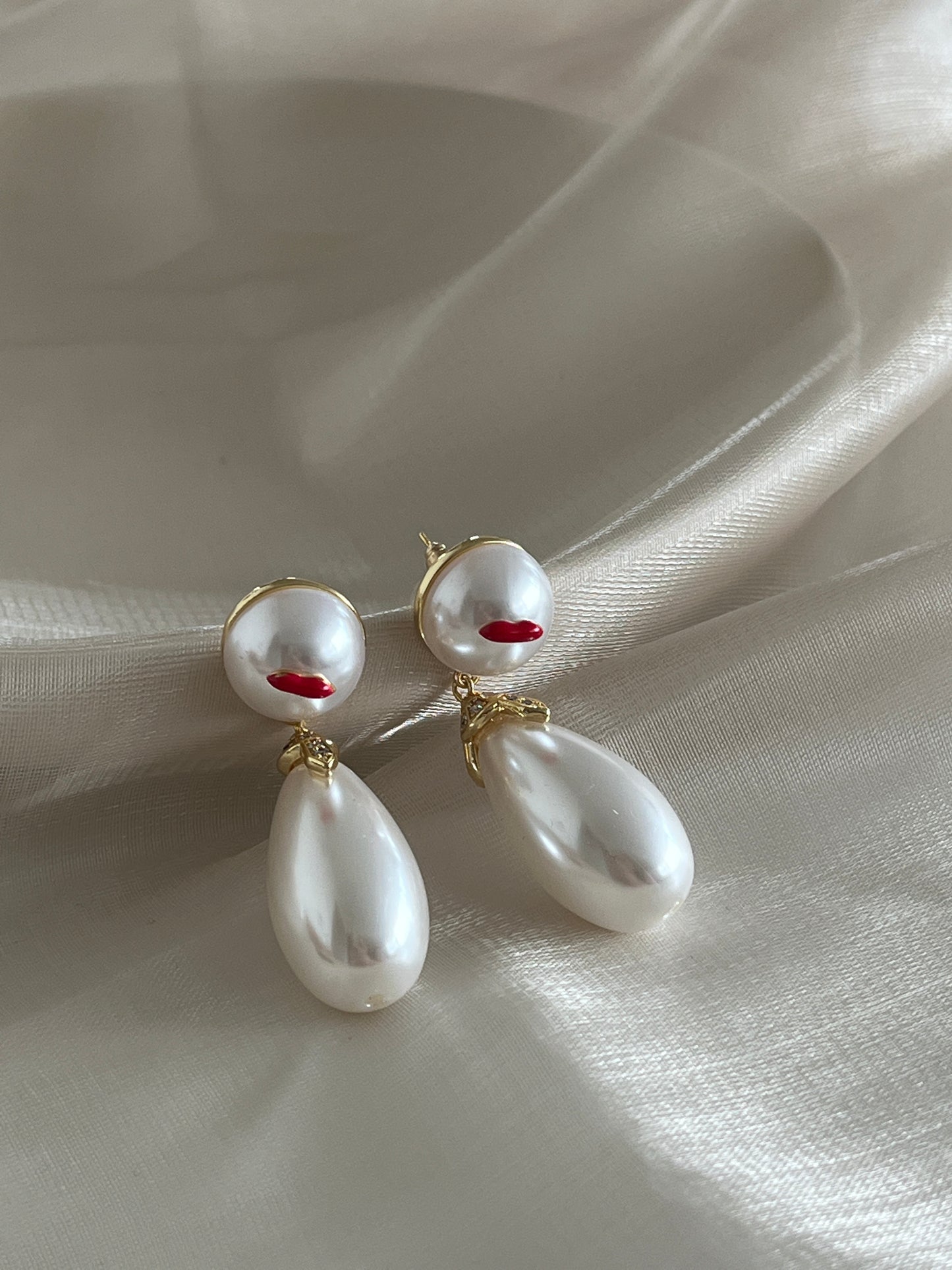 Lip Pearl Earrings