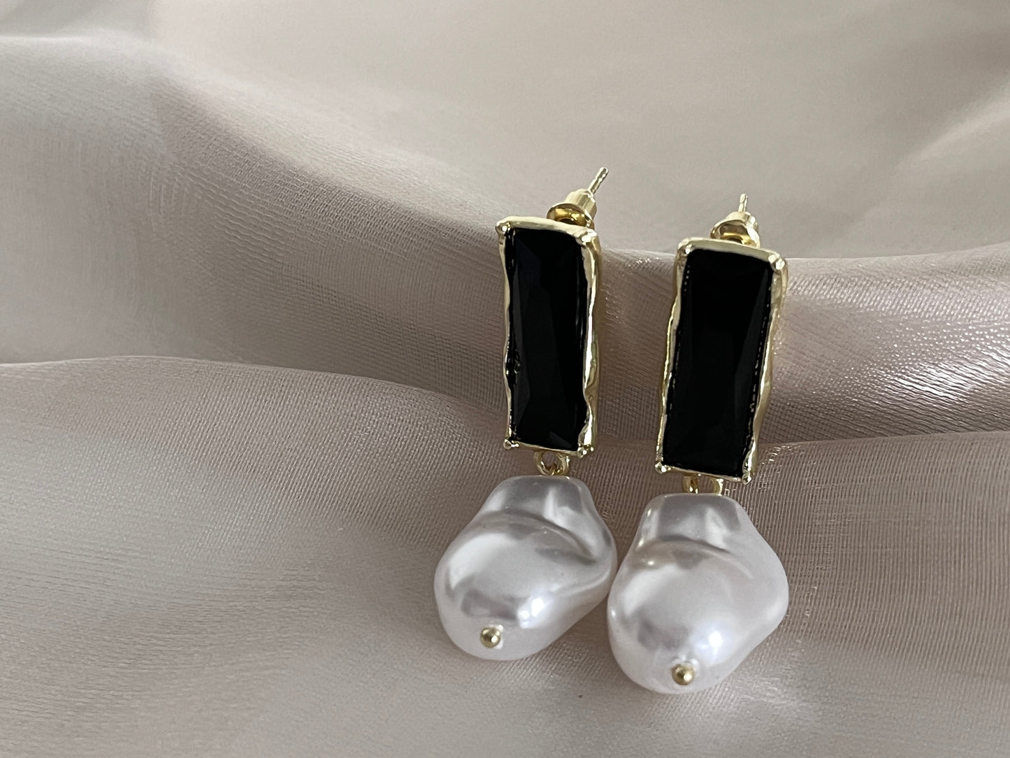 Baroque Pearl Dangle Earrings