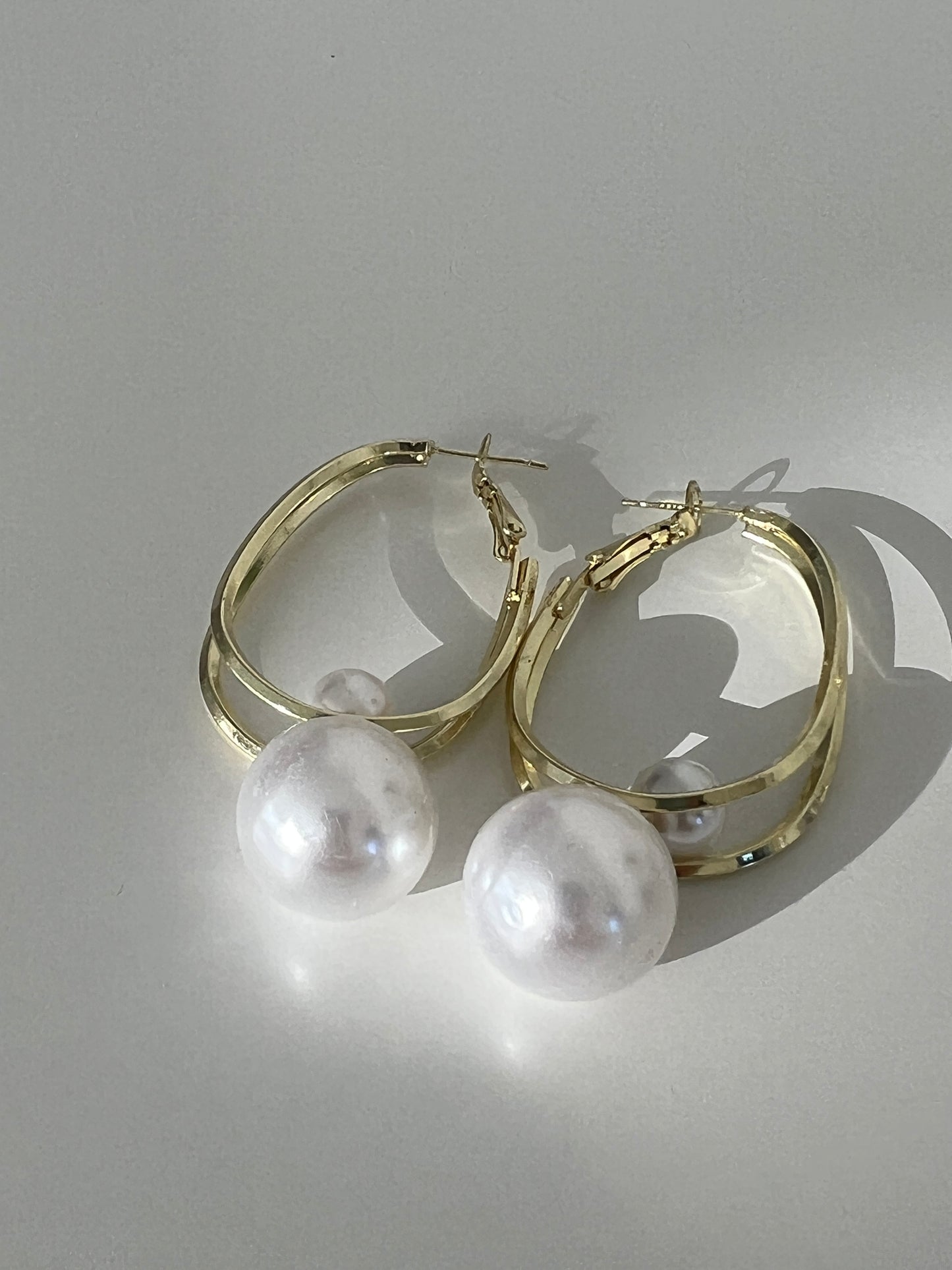 Golden hoop with Pearls