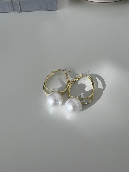 Golden hoop with Pearls