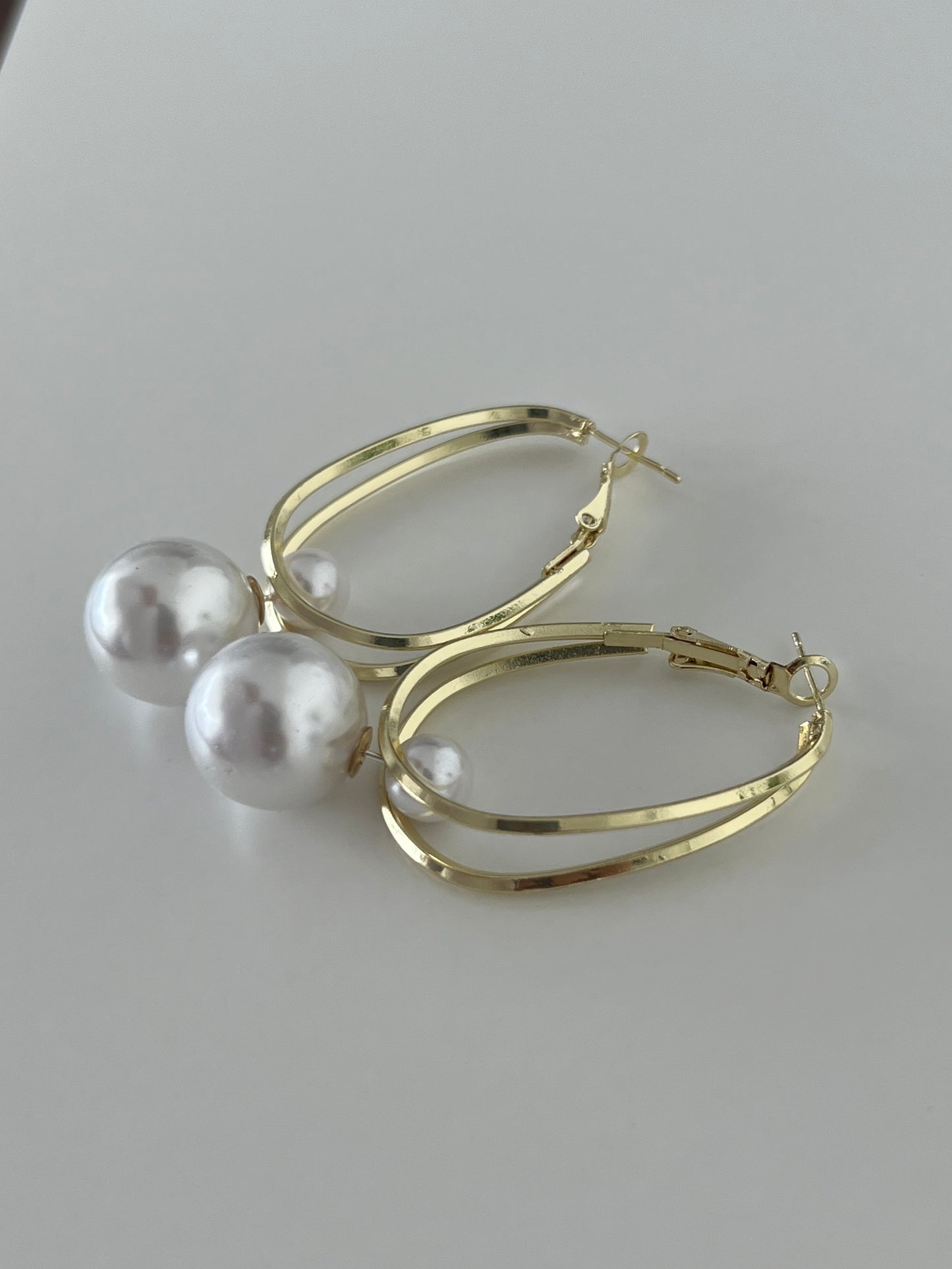 Golden hoop with Pearls