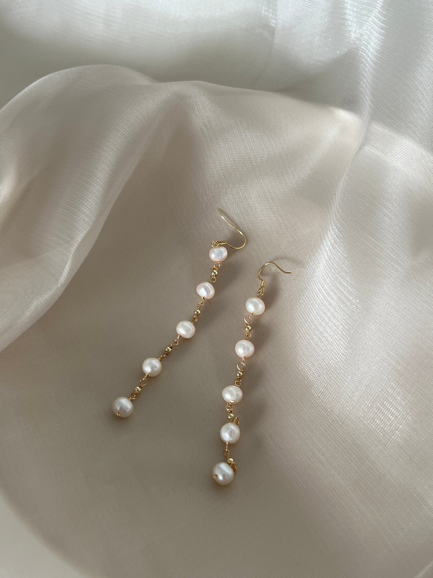 Freshwater pearl dropping earrings