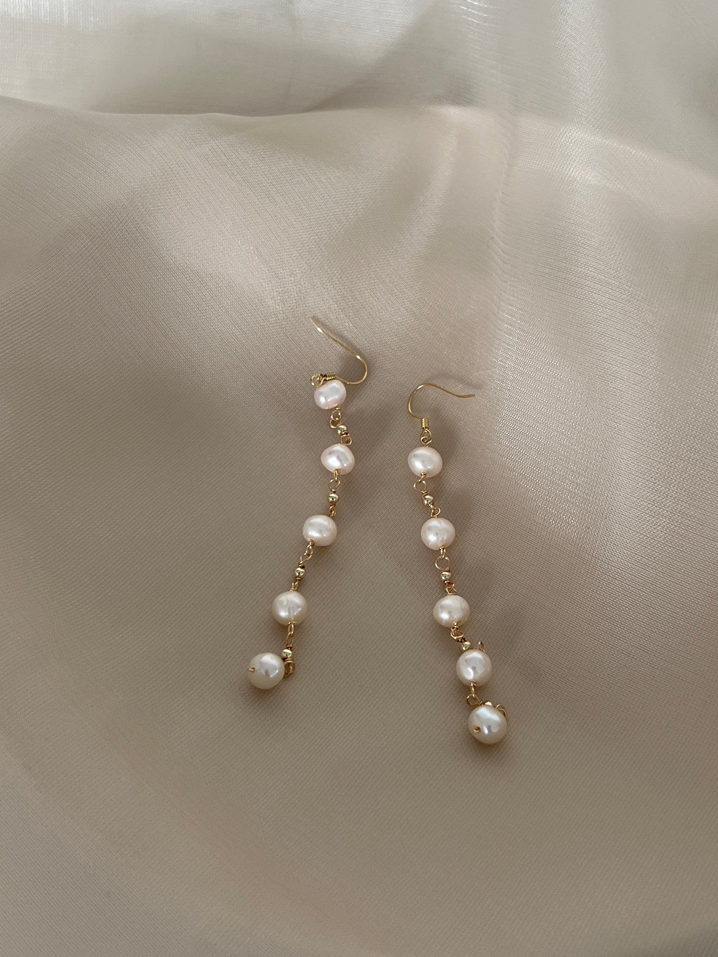 Freshwater pearl dropping earrings