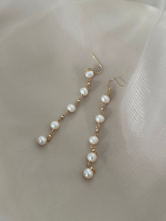 Freshwater pearl dropping earrings