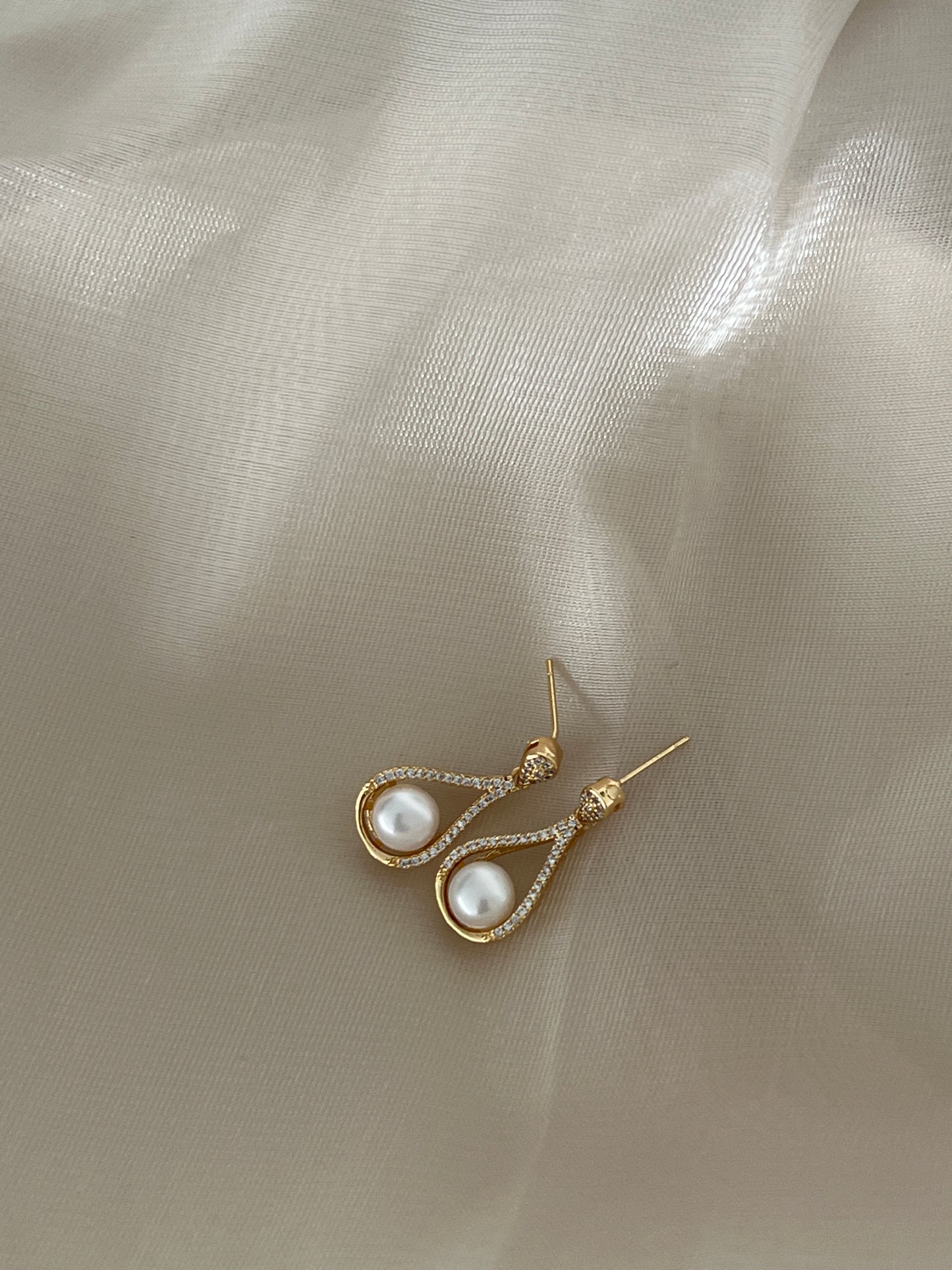 Vivian freshwater pearl dangle earrings