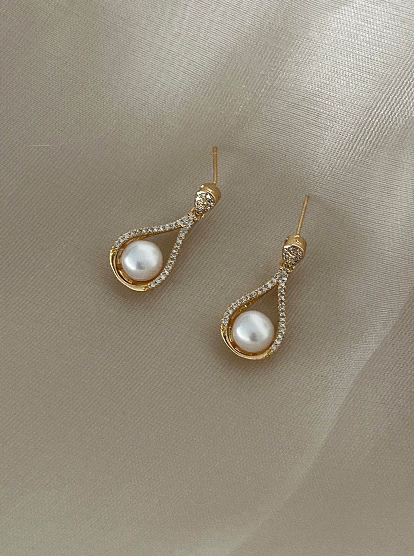 Vivian freshwater pearl dangle earrings