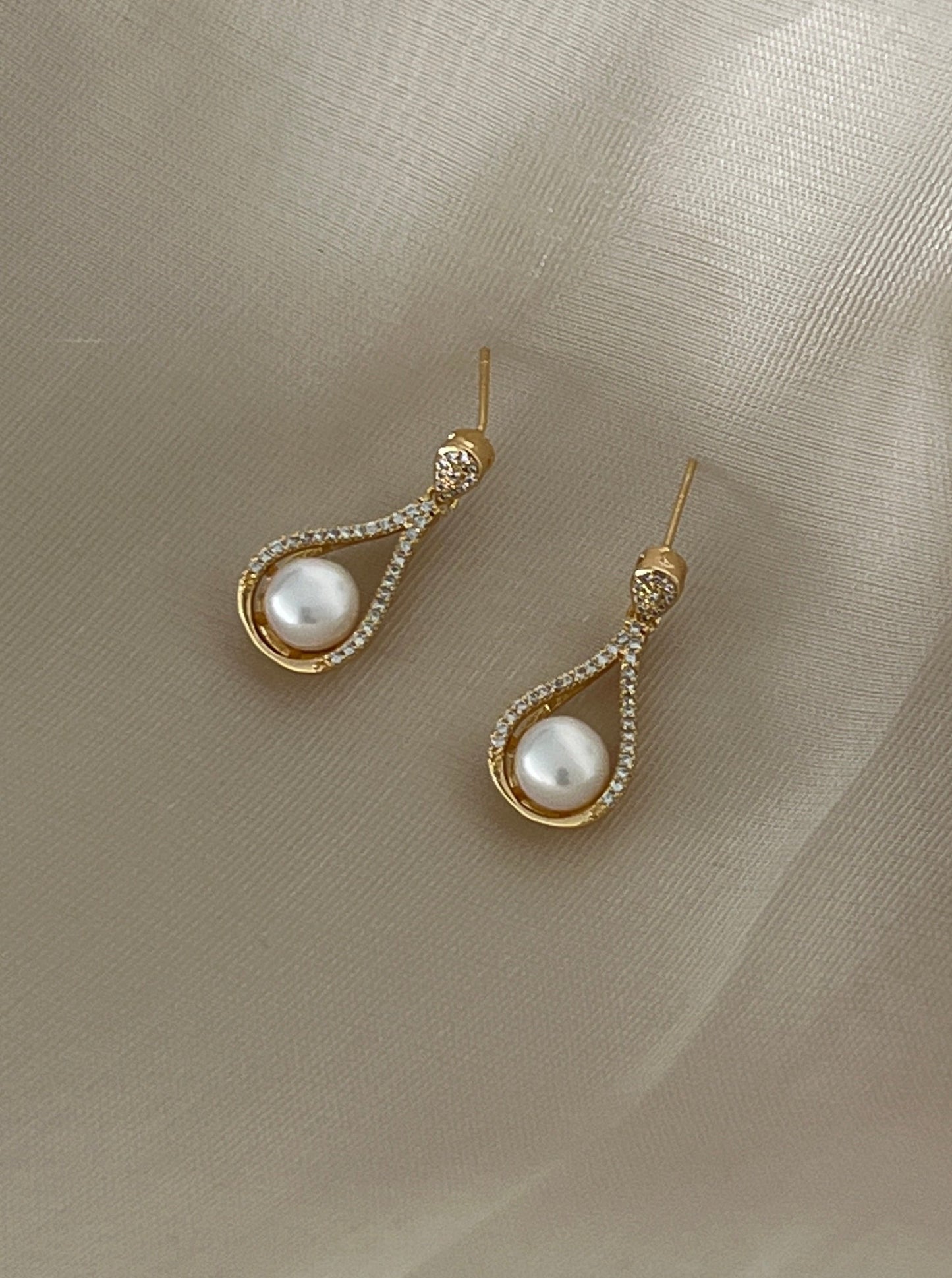 Vivian freshwater pearl dangle earrings