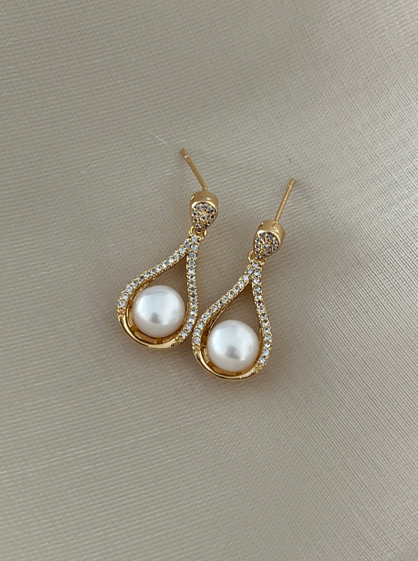 Vivian freshwater pearl dangle earrings