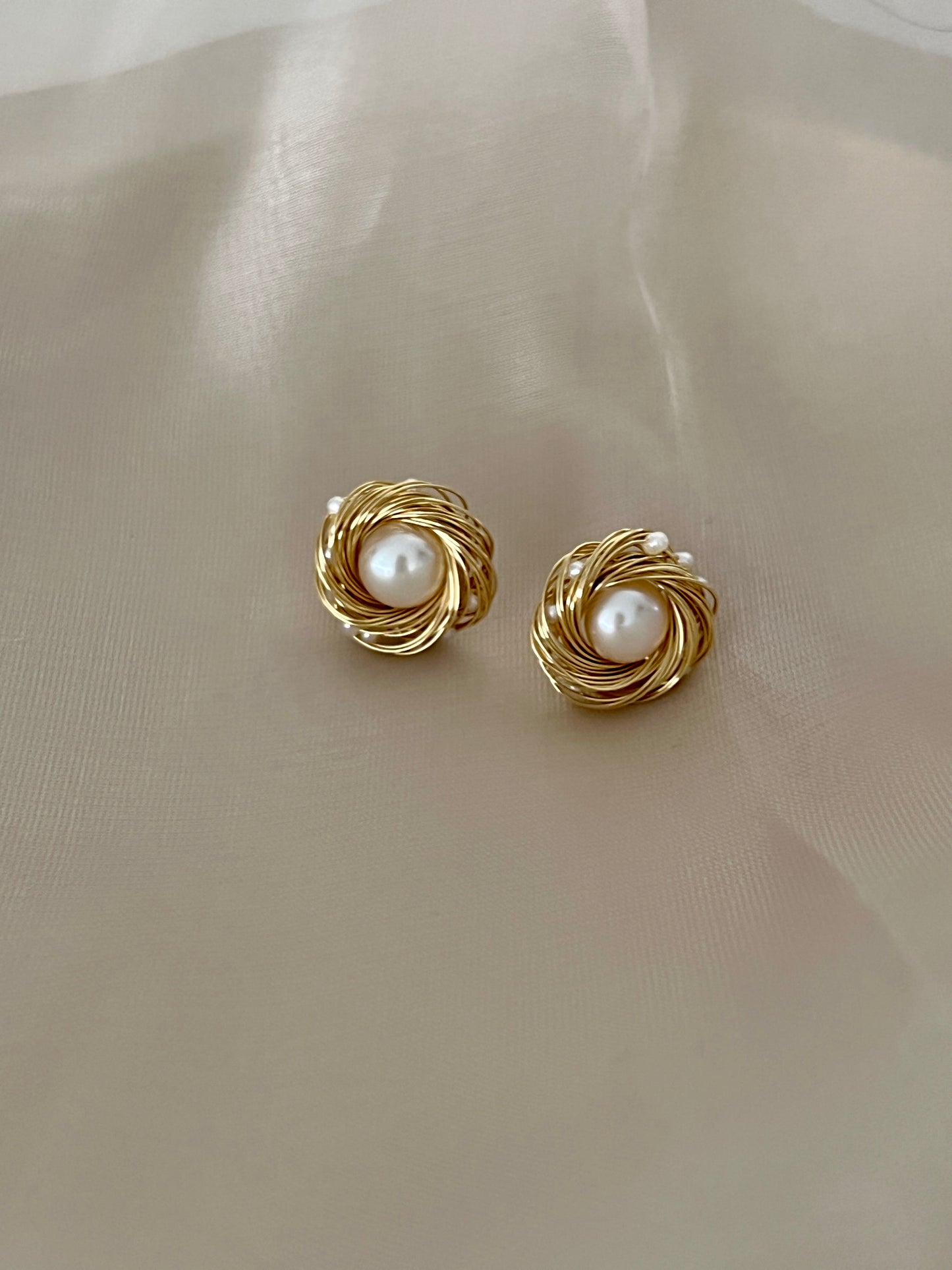 Nest Pearl Earring