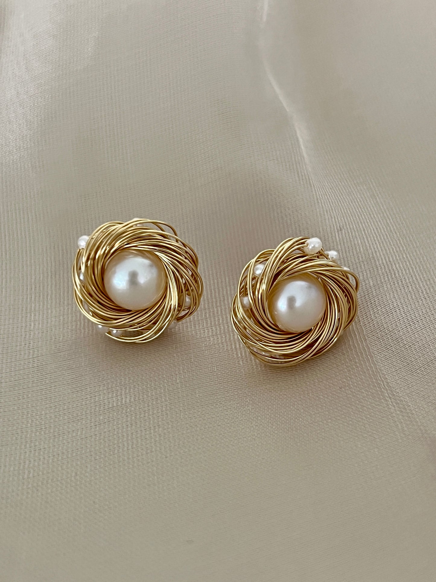 Nest Pearl Earring