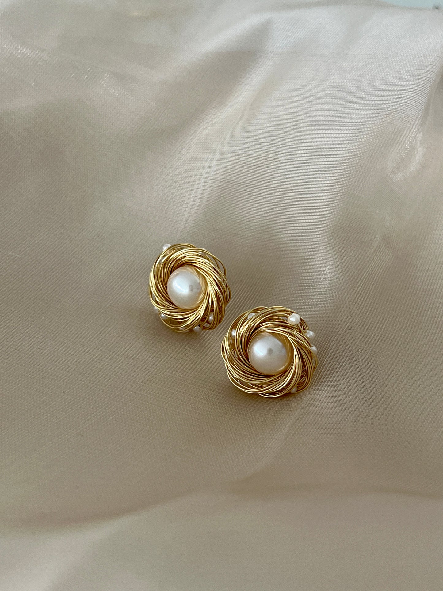 Nest Pearl Earring