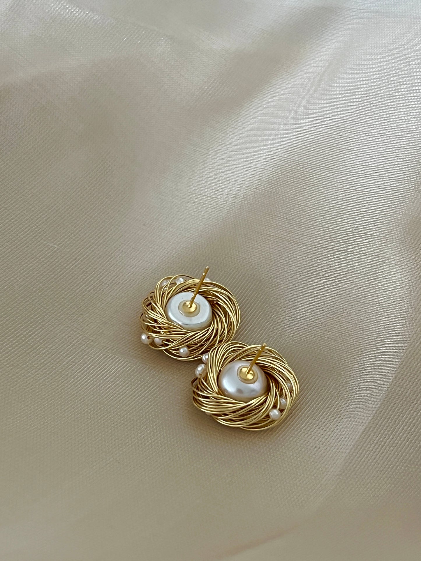 Nest Pearl Earring